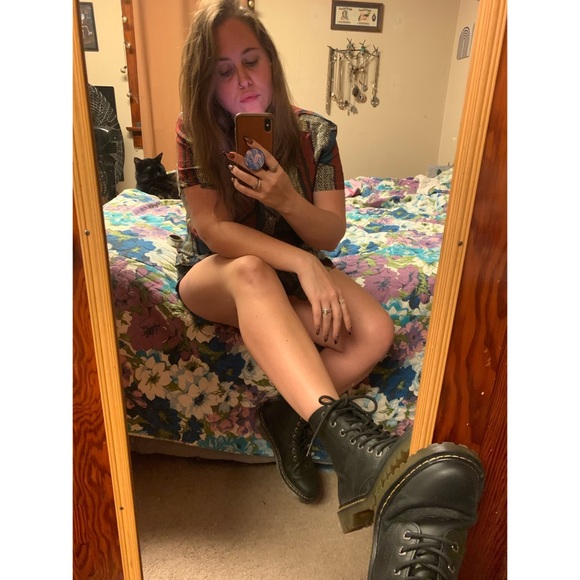 Meet Your Posher! Jesse 🖤 - Picture 8 of 11